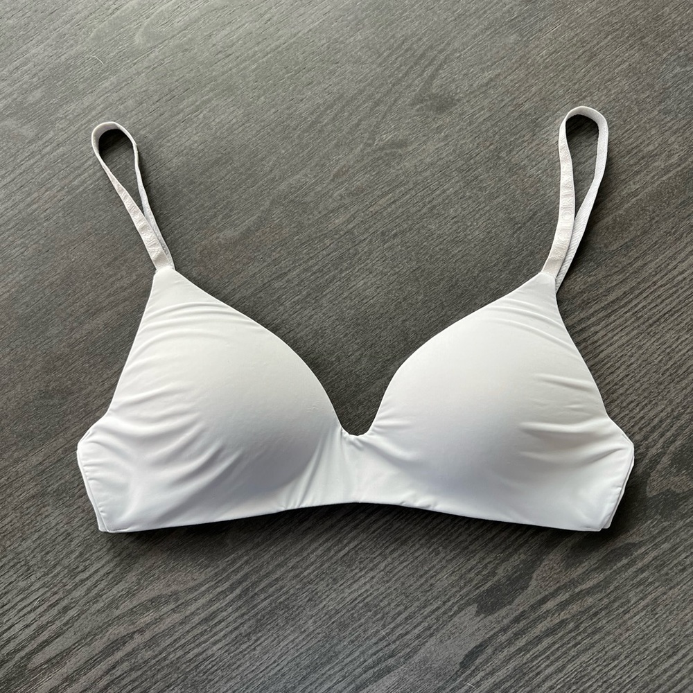 Victoria’s Secret Wireless T-Shirt Bra (34B)